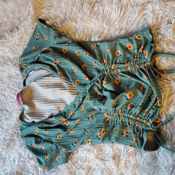 WILL DONATE Three Surplice tops Ragdoll and Ambiance - Picture 6 of 11